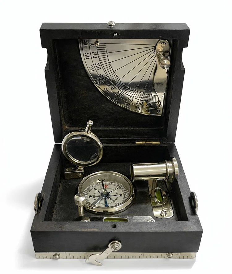 Ahşap Kutulu Pirinç İşlemeli Pusula 3005B