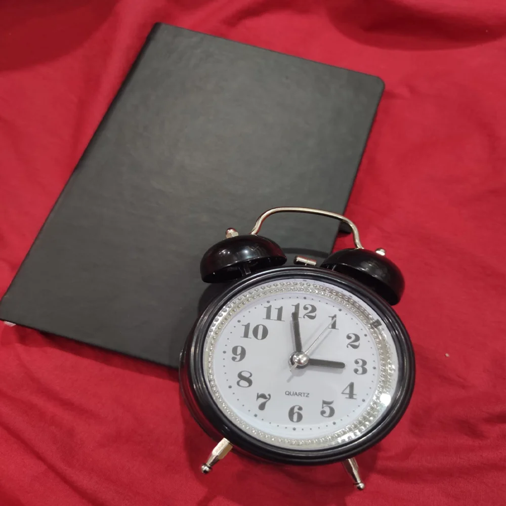 Toptan Siyah Masa Saati ve Termo Deri Defter