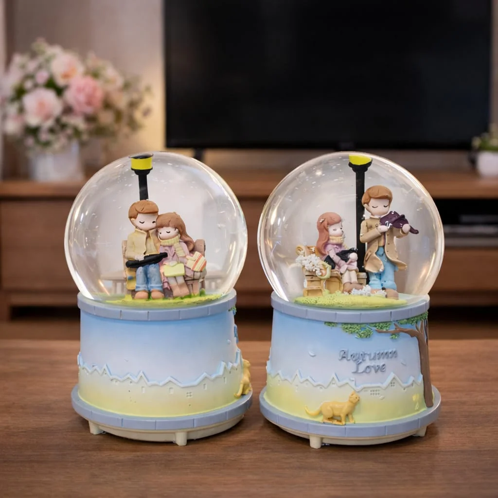 Toptan Orta Boy Bankta Oturan Sevgililer Kar Küresi