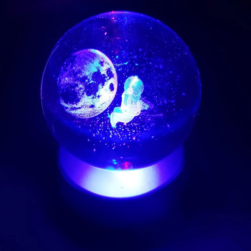 Toptan Astronot Tasarımlı Renk Değiştiren Cam Küre